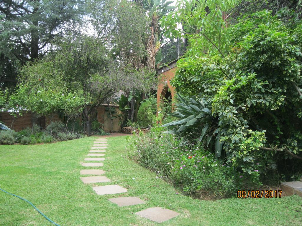 Treetops & Treats Guest House Pretoria Luaran gambar