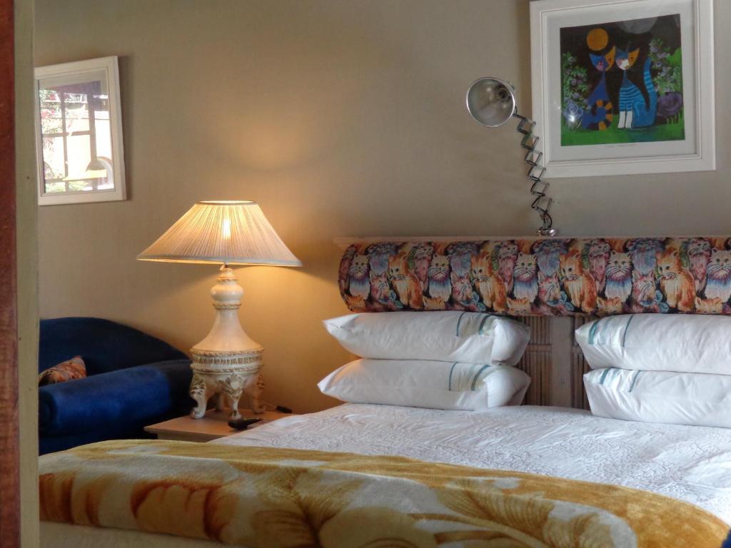 Treetops & Treats Guest House Pretoria Bilik gambar