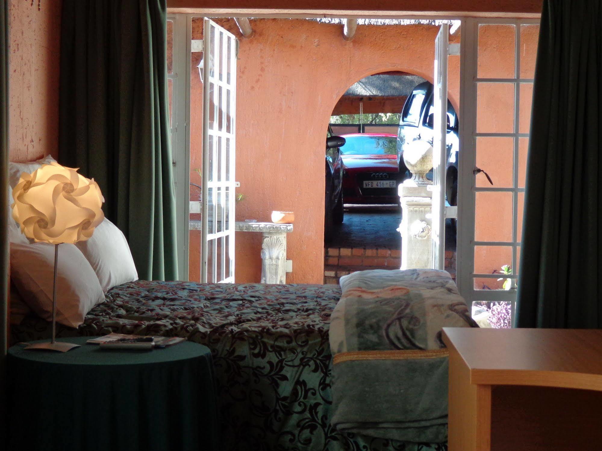Treetops & Treats Guest House Pretoria Luaran gambar
